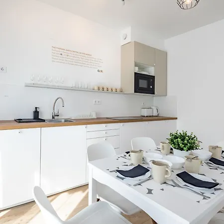 - Balcony - New-build Vibe - Premium בודפשט